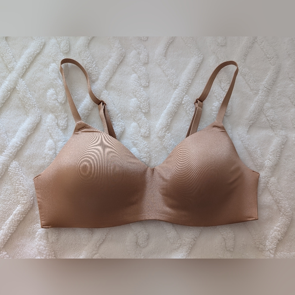 LIKE NEW b.tempt'd By Wacoal Wireless Smooth Convertible Bra, Nude, 36B - Picture 2 of 6